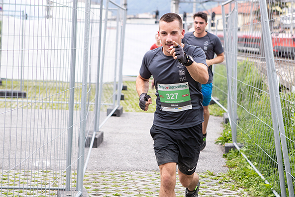 LAOLA 1 The right choice Hindernis beim Innsbruckathlon beat the city