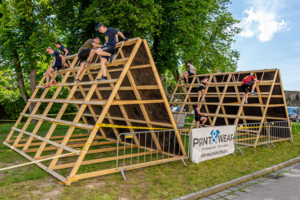 Print & Wear Double Trouble Hindernis beim Linzathlon beat the city