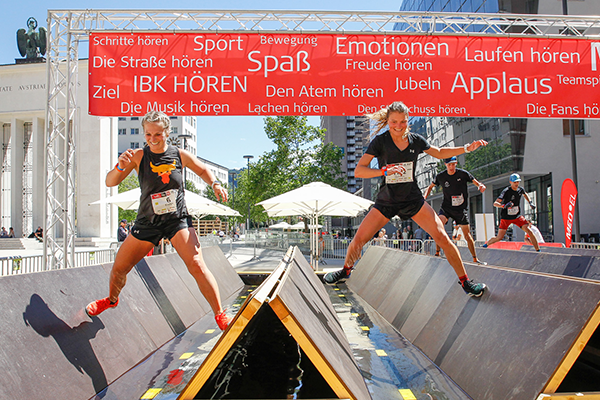 Medel Bilateral Hindernis beim Innsbruckathlon beat the city