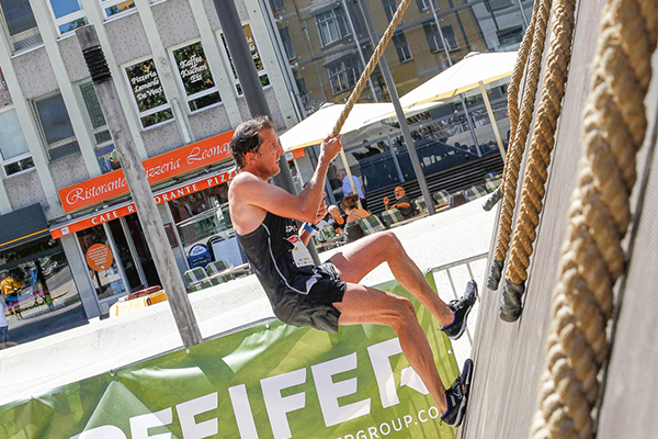 Koop Pyramiden Hindernis beim Innsbruckathlon beat the city