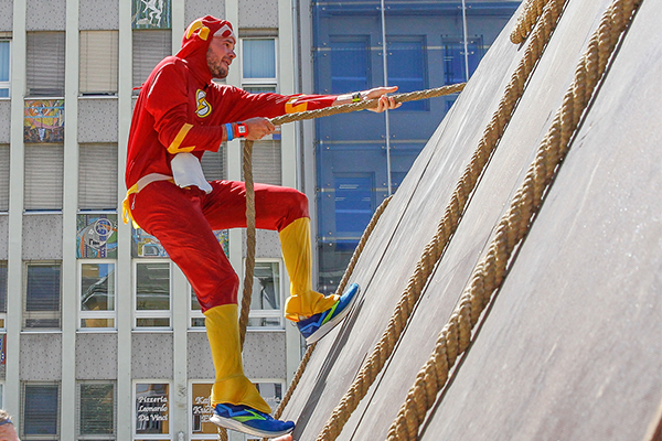 Koop Pyramiden Hindernis beim Innsbruckathlon beat the city