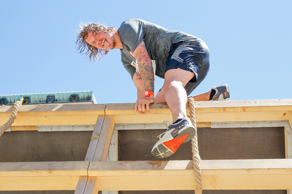 Koop Pyramiden Hindernis beim Innsbruckathlon beat the city