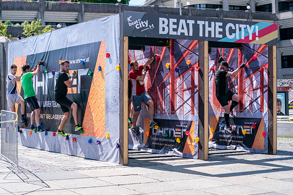 Rock the Wall Hindernis beim Linzathlon beat the city